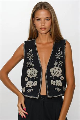 Kadın Siyah Nakış Detaylı Astarlı Dokulu Crop Yelek VS00242