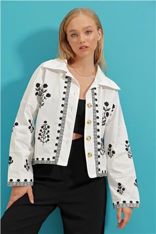 Kadın Beyaz Nakış İşlemeli Keten Ceket ALC-X9209