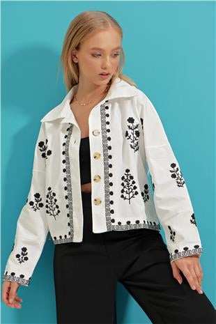Kadın Beyaz Nakış İşlemeli Keten Ceket ALC-X9209
