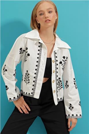 Kadın Beyaz Nakış İşlemeli Keten Ceket ALC-X9209