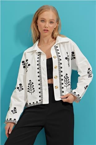 Kadın Beyaz Nakış İşlemeli Keten Ceket ALC-X9209