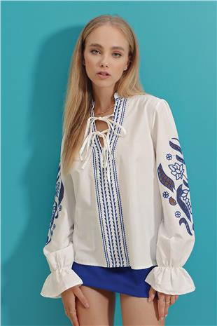 Kadın Beyaz Nakış İşlemeli Önü Bağcıklı Kolları Lazer Kesim Poplin Dokuma Bluz ALC-X9059