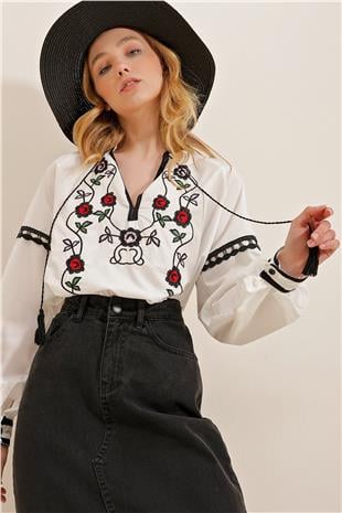 Kadın Beyaz Önü Nakışlı Püsküllü Dokuma Bluz ALC-X10194
