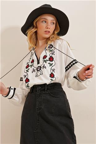 Kadın Beyaz Önü Nakışlı Püsküllü Dokuma Bluz ALC-X10194
