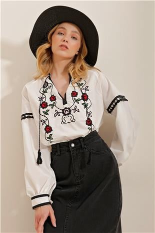 Kadın Beyaz Önü Nakışlı Püsküllü Dokuma Bluz ALC-X10194