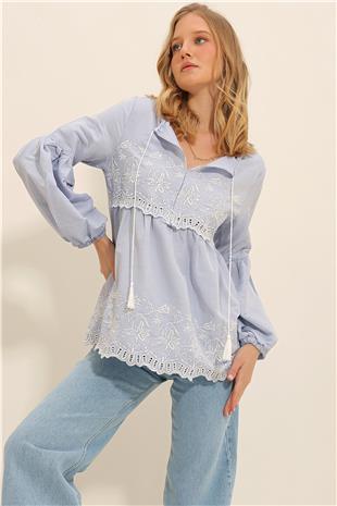 Kadın Bebe Mavi Önü Nakışlı Yakası Püsküllü Balon Kol Dokuma Bluz ALC-X11320
