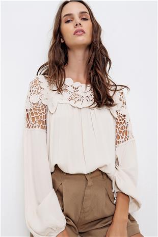 Kadın Açık Bej Örgü Motifli Dokuma Bluz ESQ0030