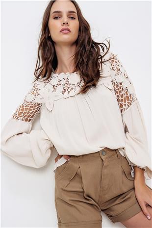 Kadın Açık Bej Örgü Motifli Dokuma Bluz ESQ0030