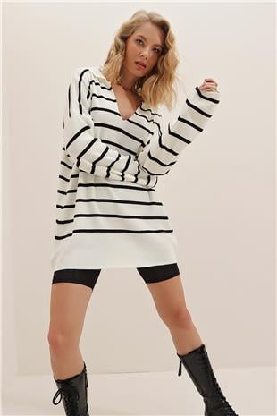 Kadın Beyaz Polo Yaka Çizgili Uzun Oversize Kalın Triko Kazak ALC-X10774