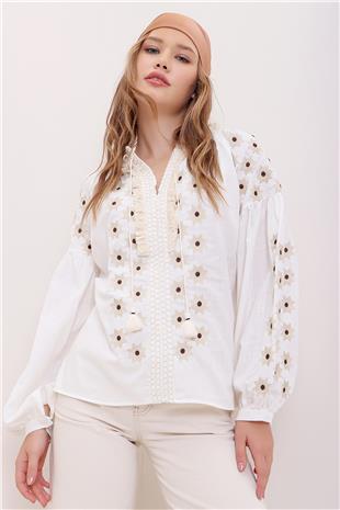 Kadın Ekru Püskül Detaylı Nakış İşlemeli Pamuk Bluz ALC-X7133