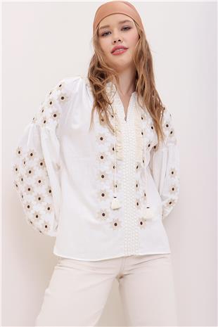 Kadın Ekru Püskül Detaylı Nakış İşlemeli Pamuk Bluz ALC-X7133