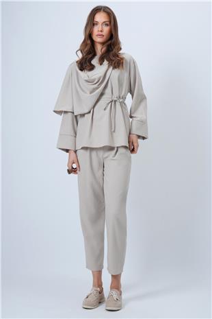 Kadın Bej Şal Detaylı Geniş Manşet Bluz Çift Cepli Pantolon Takım VS01353