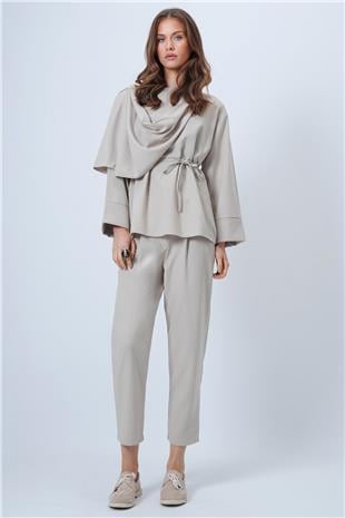Kadın Bej Şal Detaylı Geniş Manşet Bluz Çift Cepli Pantolon Takım VS01353