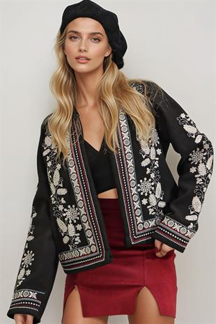 Kadın Siyah Şal Yaka Nakışlı Bordür Detaylı Kaşe Ceket ALC-X9352