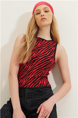 Sıfır Kollu Zebra Desenli Örme Bluz - Kırmızı
