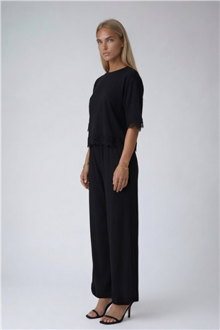 Siyah Bisiklet Yaka Dantel Detaylı Oversize Bürümcük Bluz Ve Geniş Paça Pantolon Takım