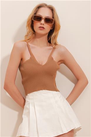 Kadın Bisküvi V Yaka Askılı Crop Triko Örme Bluz ALC-X10041