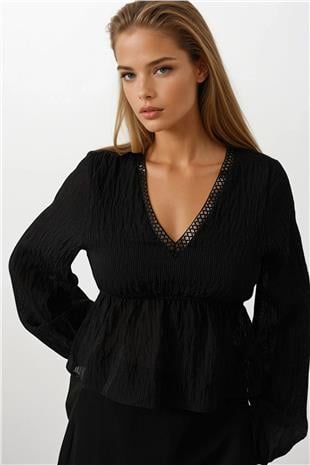 Kadın Siyah V Yaka Dantelli Bluz VS00575