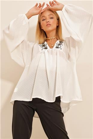 Kadın Beyaz V Yaka Nakışlı Dokulu Bluz ALC-X10748