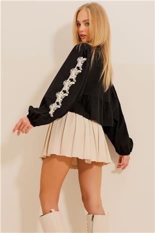 Kadın Siyah V Yaka Püskül Detaylı İşlemeli Balon Kol Crop Mevsimlik Ceket ALC-X11140