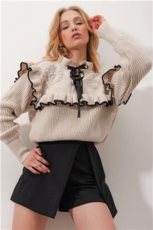 Kadın Bej Yaka Bağlama Detaylı Fırfırlı Selanik Örgü Crop Kazak ALC-X9792