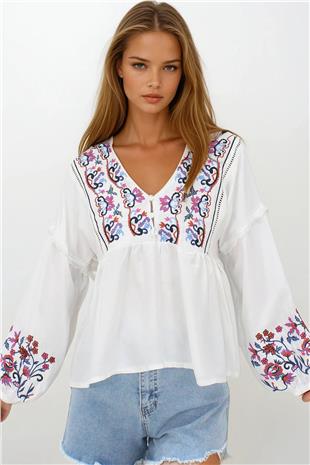 Kadın Beyaz Yırtmaç Yakalı Roba Nakışlı Bluz VS00245