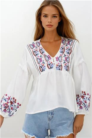 Kadın Beyaz Yırtmaç Yakalı Roba Nakışlı Bluz VS00245