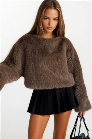 Kadın Kahverengi Yumuşak Dokulu Uzun Kollu Oversize Kürk Sweatshirt VS01405