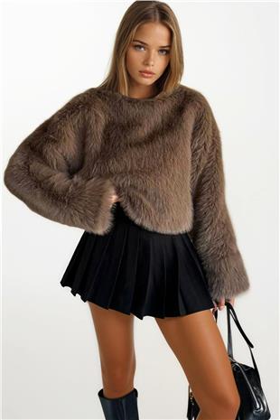 Kadın Kahverengi Yumuşak Dokulu Uzun Kollu Oversize Kürk Sweatshirt VS01405