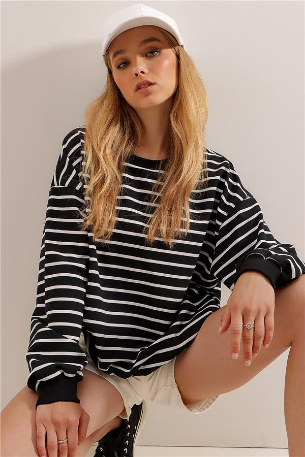 Bisiklet Yaka Çizgili İki İplik Oversize Sweatshirt - Siyah-Beyaz