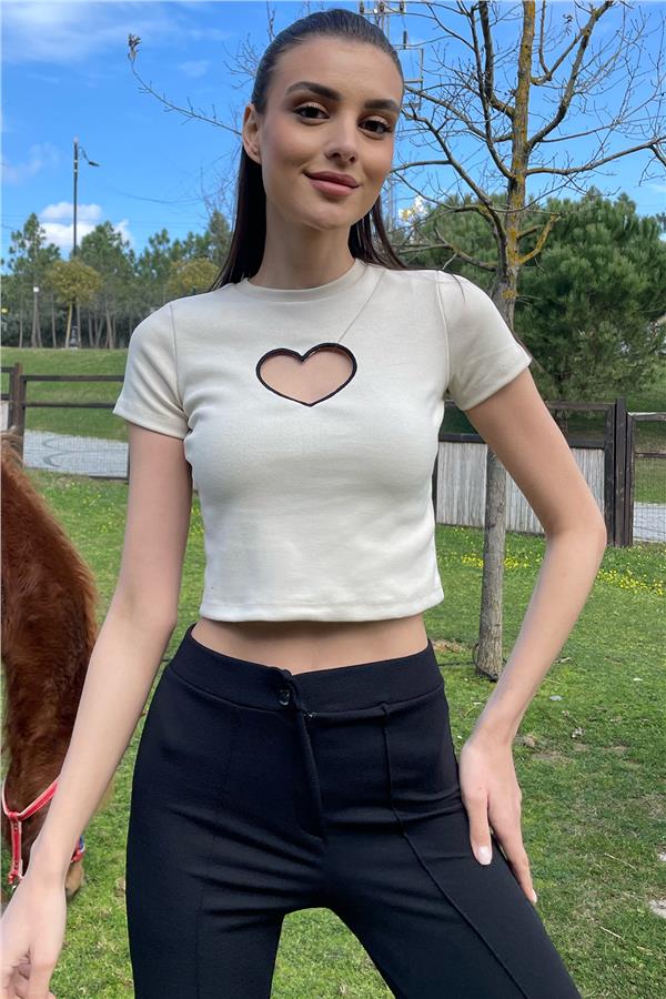 Bisiklet Yaka Kalp Nakış Yarım Kollu Örme Crop Bluz - Ekru