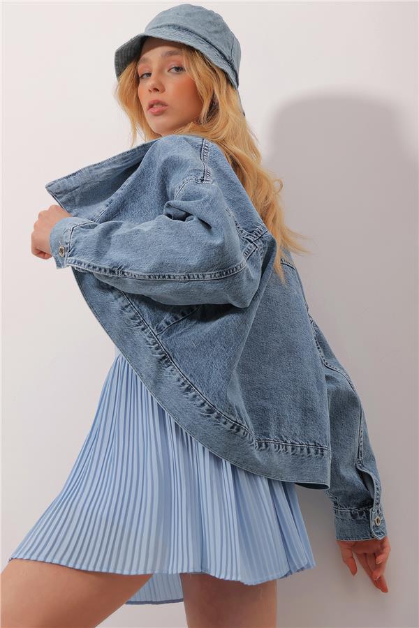 Oversize Oval Kesim Gömlek Yaka Crop Jean Ceket - Mavi