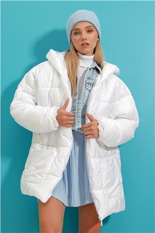 Kapüşonlu Fleto Cepli Puffer Fashion Oversize Şişme Mont - Beyaz