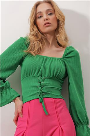 Kare Yaka Prenses Kol Önü Bağcıklı Krinkıl Crop Bluz - Yeşil