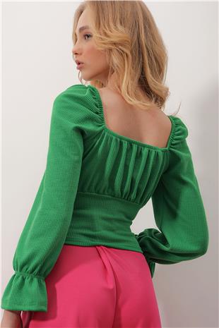 Kare Yaka Prenses Kol Önü Bağcıklı Krinkıl Crop Bluz - Yeşil