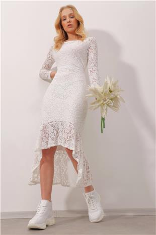 Kayık Yaka Sırtı Fermuarlı İçi Astarlı Eteği Volanlı Güpür Elbise - Beyaz