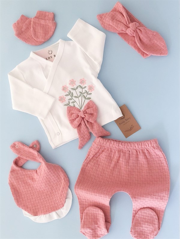 Poldy Baby | Baby Fashion | Bebek KıyafetleriRenkli Kelebekli Tulum PembePB1906pJakarlı Çiçek Nakış 5'li Zıbın Set Gül Kurusu