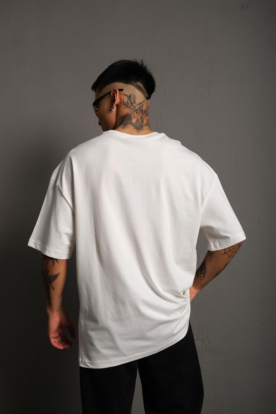 Kırık Beyaz Oversize Basic Tshirt