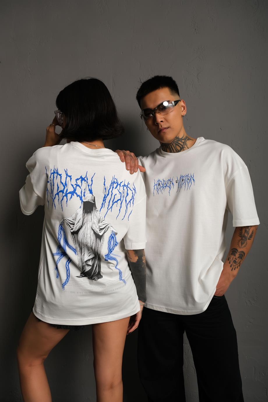 Kırık Beyaz Ritual Mavi Yıldırım Baskılı Oversize Basic Tshirt