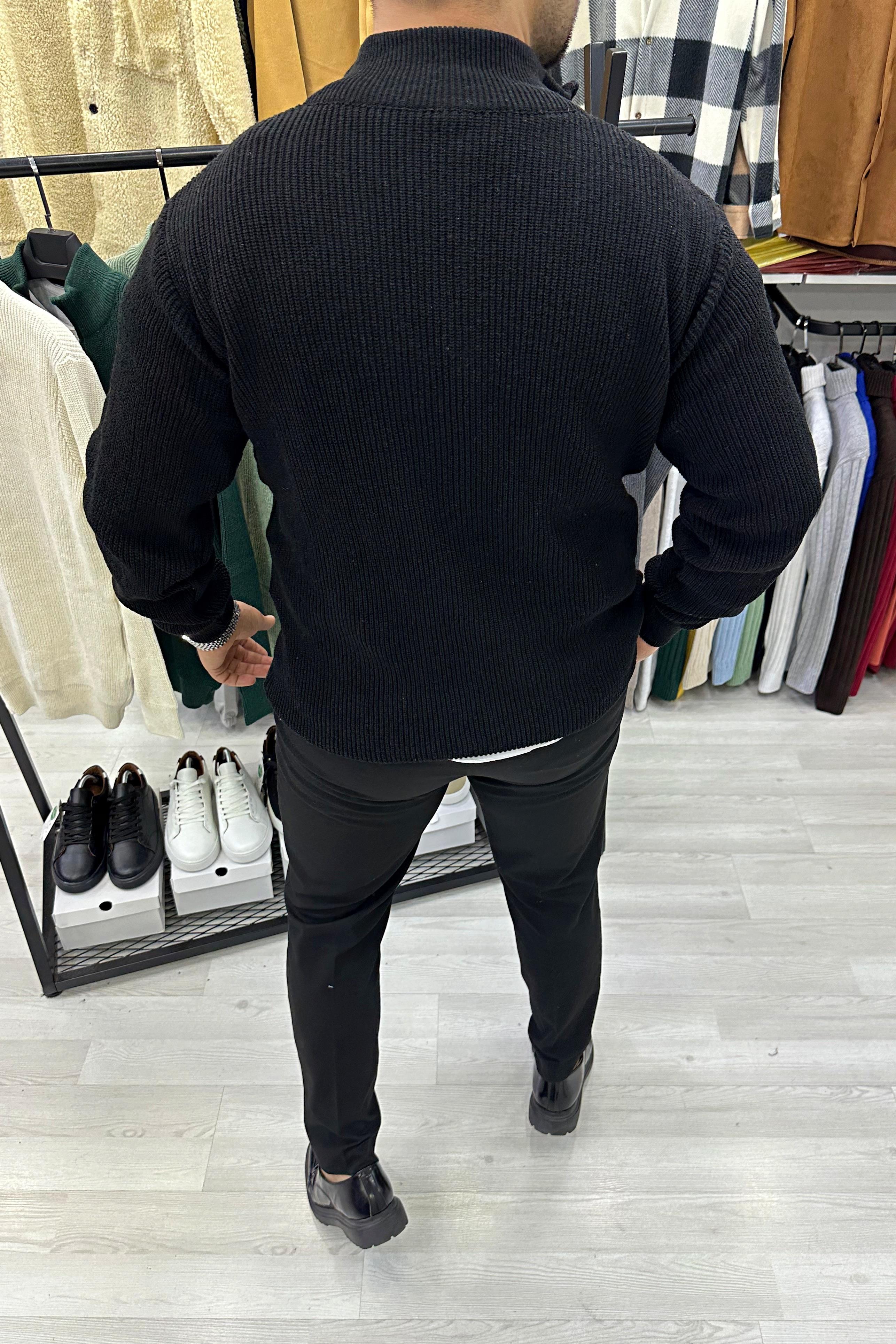 Siyah Fermuarlı Triko Kazak