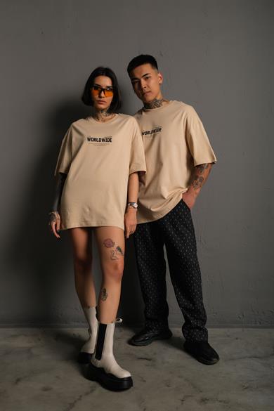 Bej Tupac Wordwide Baskılı Oversize Basic Tshirt