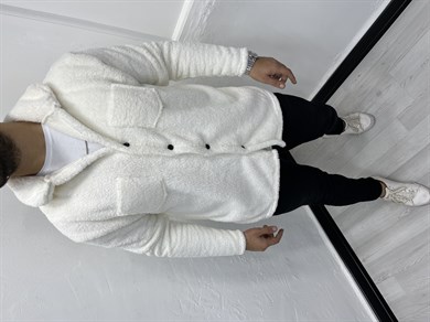 Beyaz Düğmeli Peluş Ceket