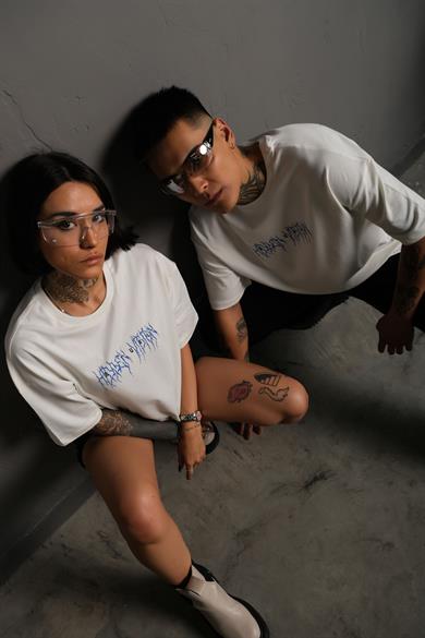 Kırık Beyaz Ritual Mavi Yıldırım Baskılı Oversize Basic Tshirt