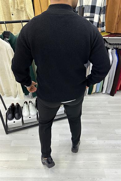 Siyah Fermuarlı Triko Kazak