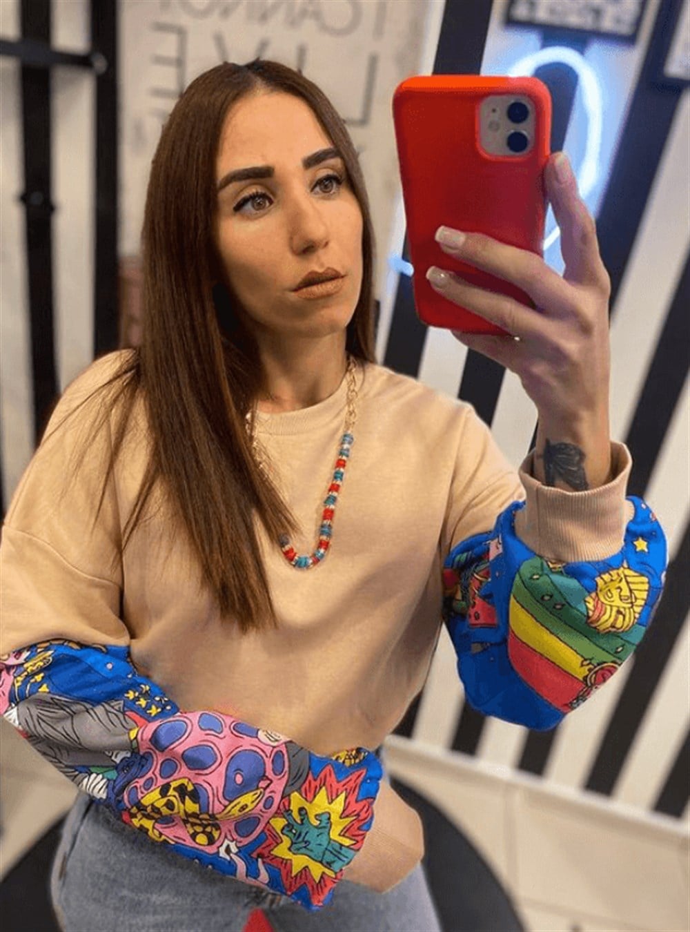 Bej Kolları Renkli Sweatshirt 