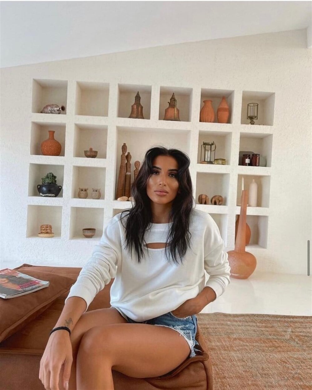 Beyaz Önü yırtmaç Detaylı Sweatshirt 