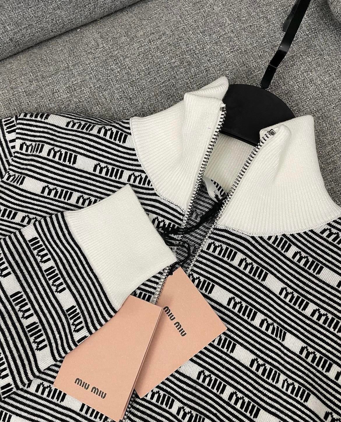 MİU FERMUARLI BEYAZ SWEATSHİRT 