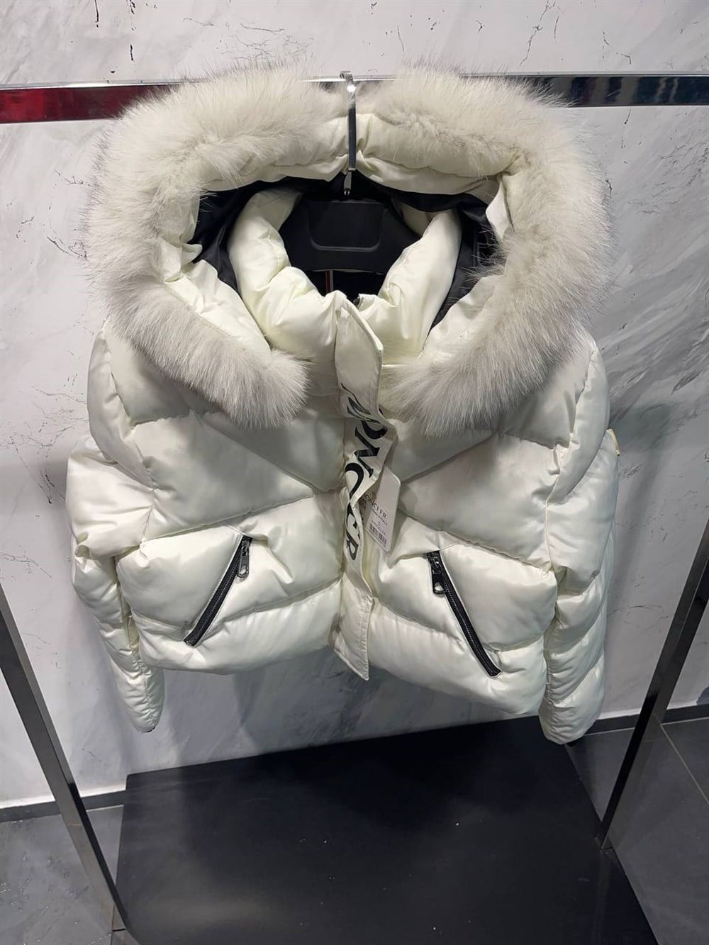 MONCLER BEYAZ KÜRKLÜ MONT