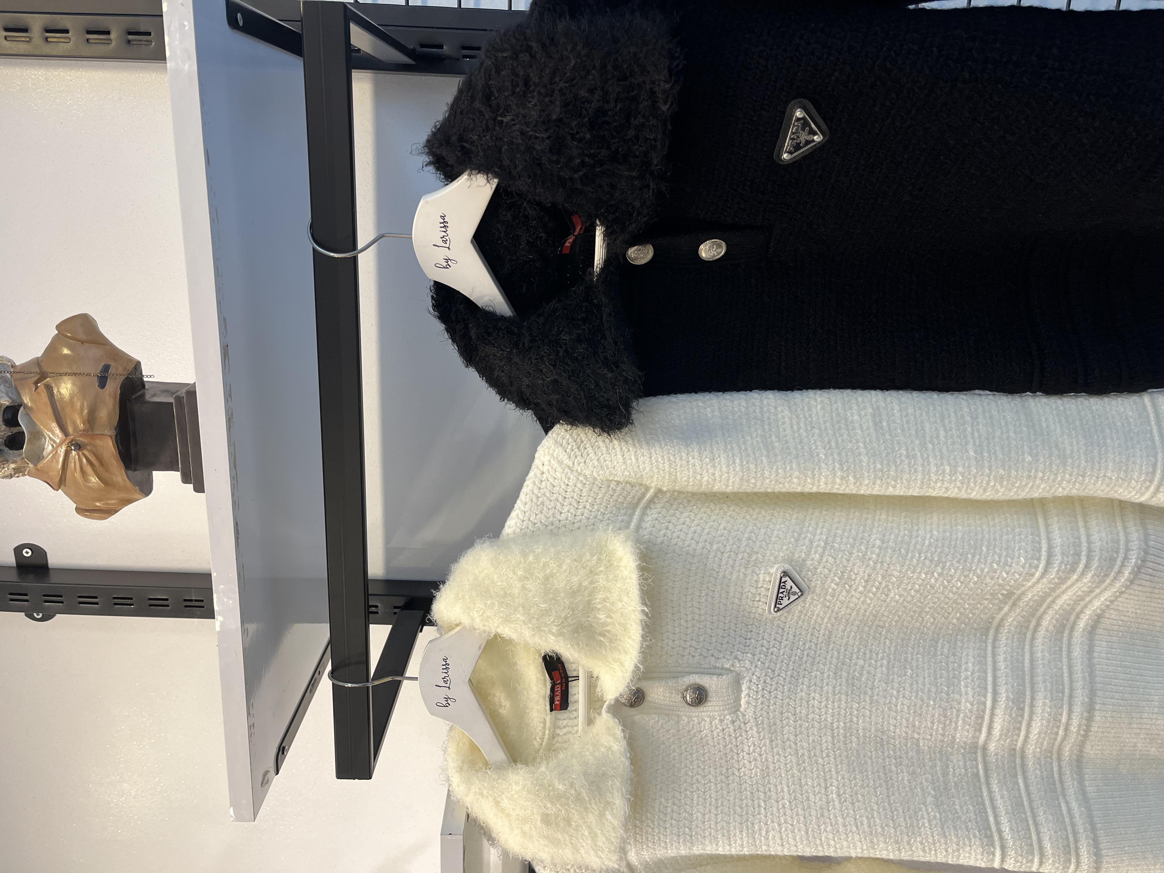 PRDA YAKASI KÜRKLÜ SİYAH KAZAK