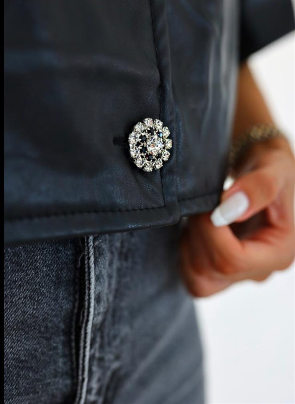 Twst düğme detaylı deri ceket